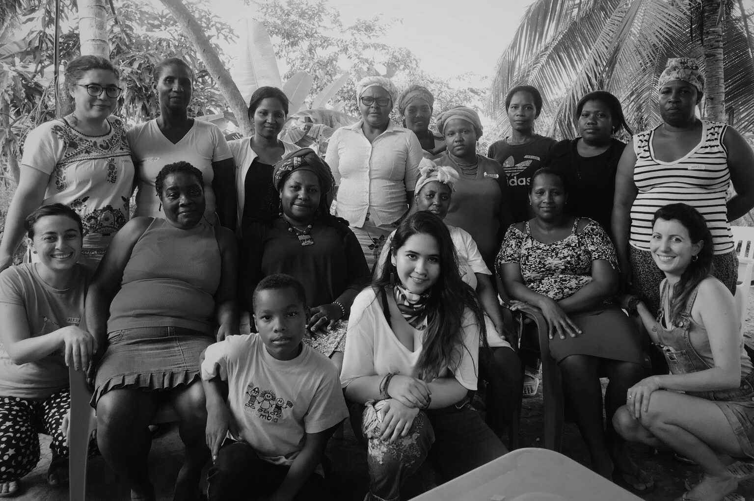 Mujeres tejiendo sueños y sabores de paz - Mampuján